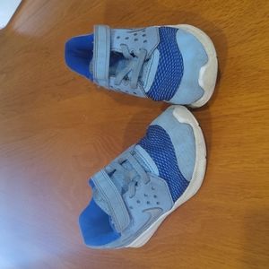 Nike toddler sneakers